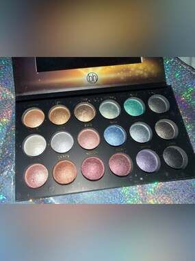 NEW BH Cosmetics 18 Shimmer Eyeshadow Palette - Multicolor HARD TO FIND